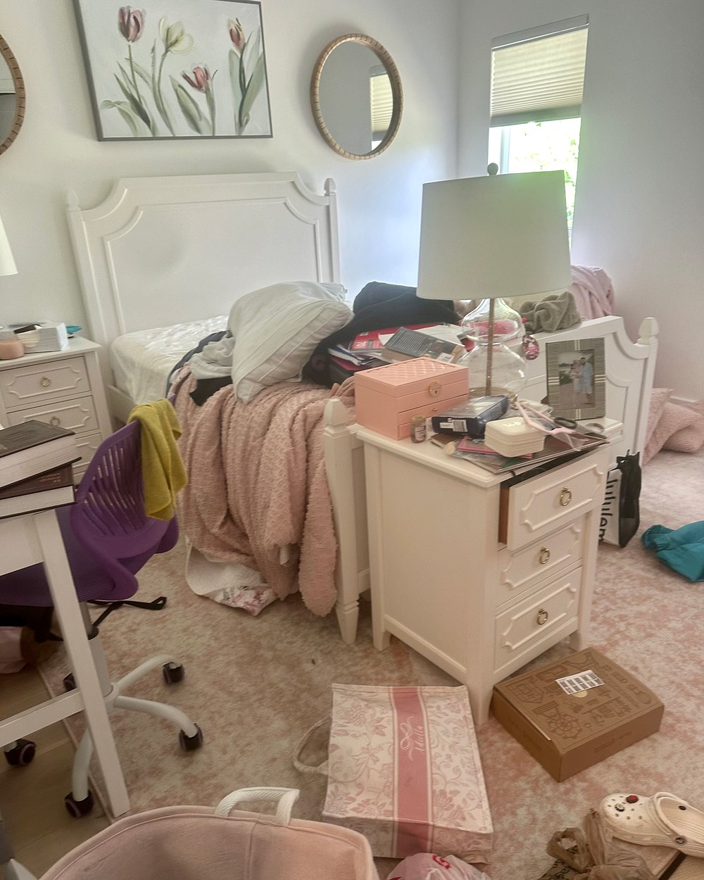Bedroom before Seily cleaned